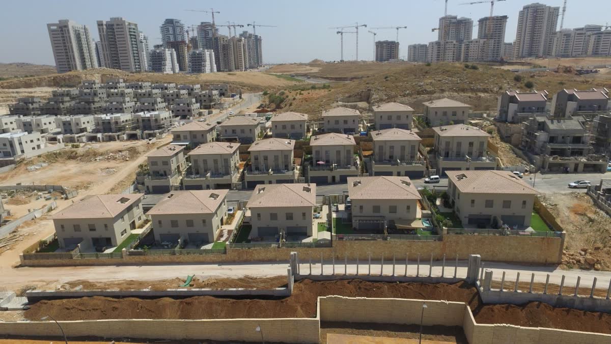 קדמת אפק — פסגת אפק, ראש העין